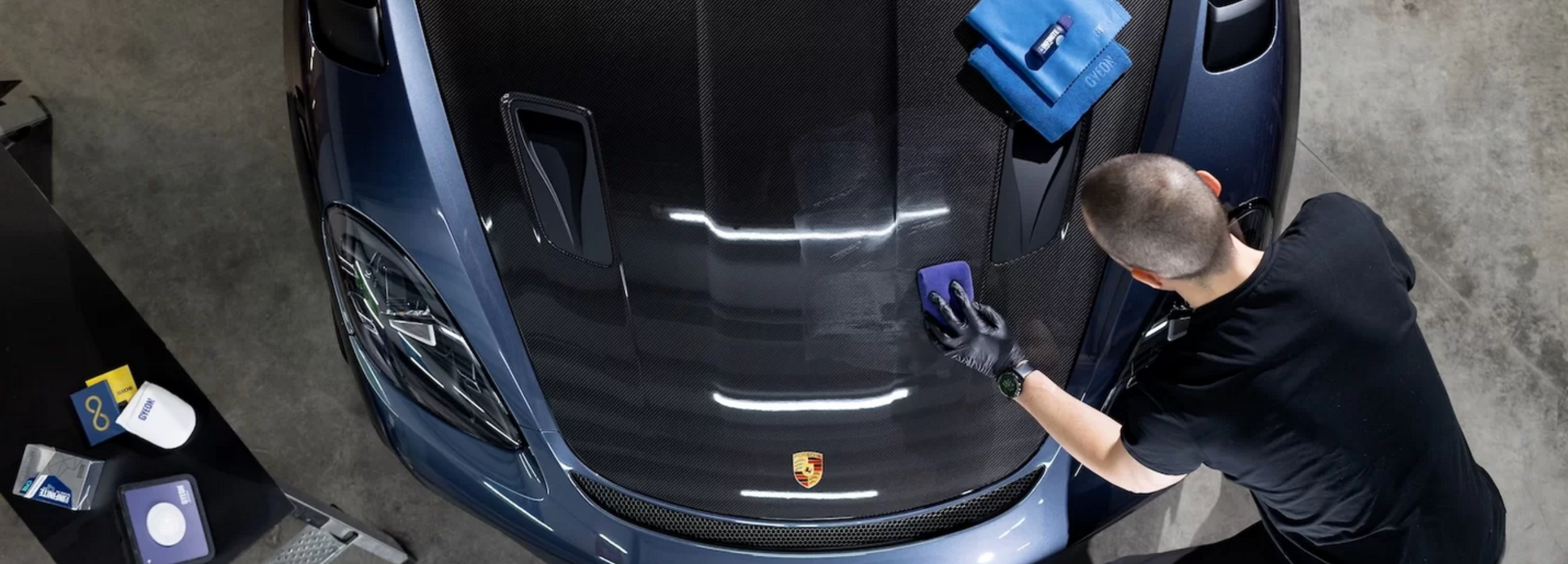 Gyeon keramisk coating påføres på en Porshe